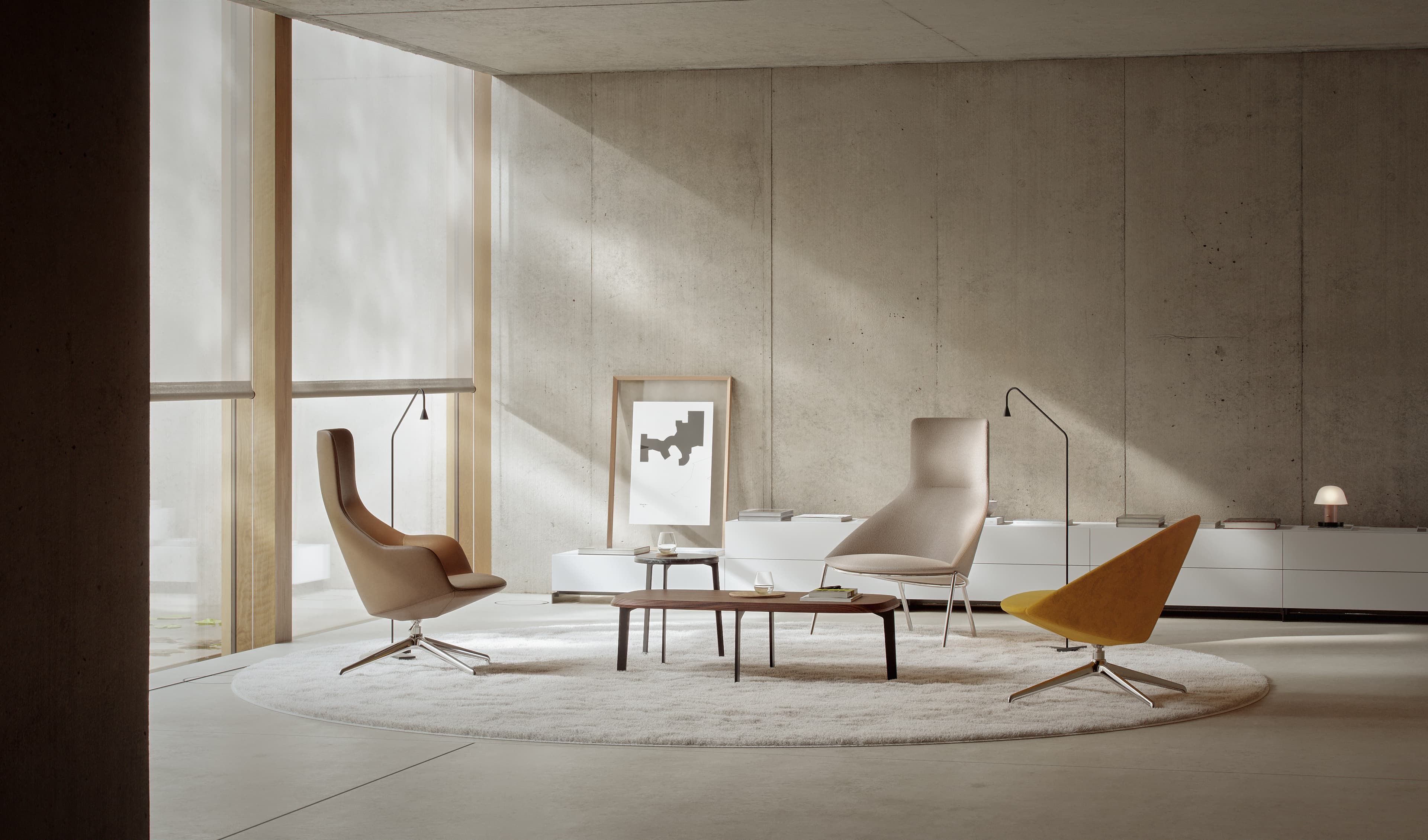 Интерьер: Bensen Circa Swivel Chair в золотисто-жёлтой ткани на поворотном основании в отделке «хром» (справа), Circa Highback Swivel Chair with Armrests на поворотном основании в отделке «хром» (слева) и Circa Highback Lounge на четырёх ножках (в центре)