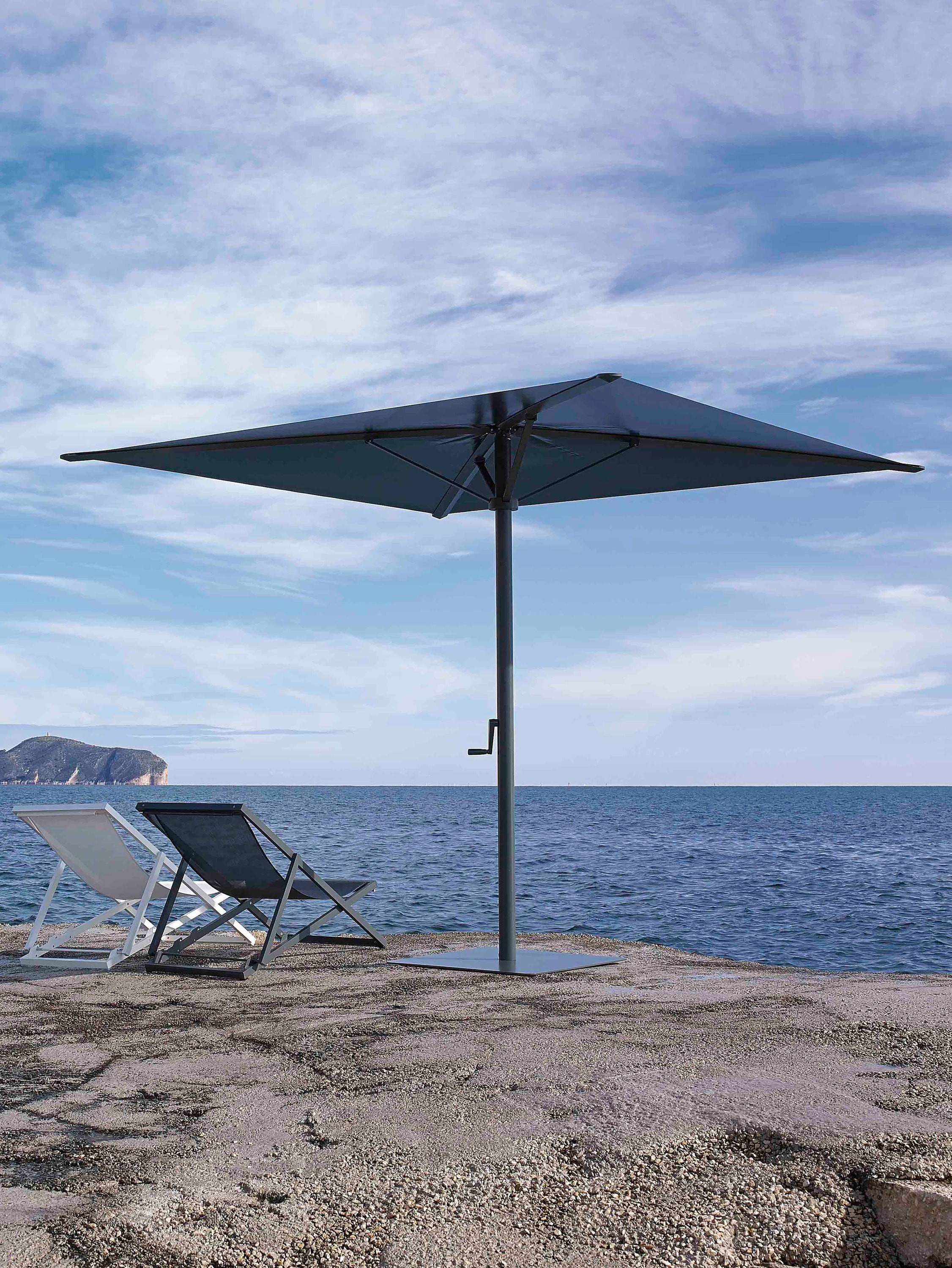 GANDIABLASCO Bali concrete parasol base, detail